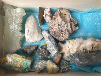 null Minéralogie - Suite collection ensemble de minéraux divers ( quelques accid...