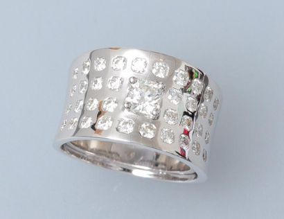 null Bague anneau en or gris, 750 MM, recouverte de diamants, serti octogonal, total...