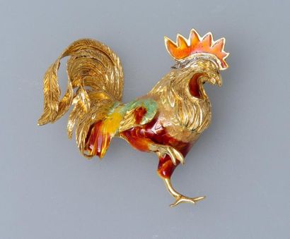 null Broche figurant un coq marchant en or jaune, 750 MM, appliqué d'émail polychrome...