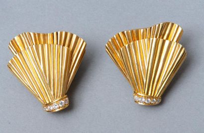 null VAN CLEEF & ARPELS, Boucles d'oreilles à décor de plissé d'or jaune, 750 MM,...