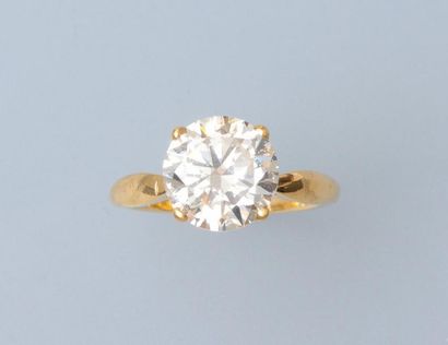 null Bague solitaire en or jaune, 750 MM, ornée d'un diamant taille brillant pesant...