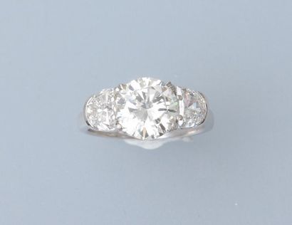 null Bague en or gris, 750 MM, ornée d'un très beau diamant taille brillant pesant...