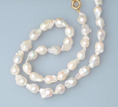 null Très beau sautoir de perles de culture baroques, entre 12 et 15 mm, longueur...