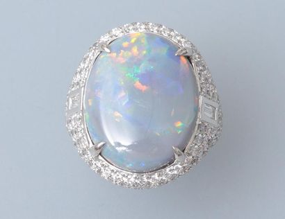 null Bague en , platine 900 MM, ornée d'une très belle opale pesant 12 carats environ...