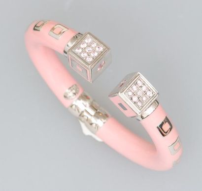 null LOEWS , Bracelet en métal émaillé couleur rose et imitations diamants, dans...