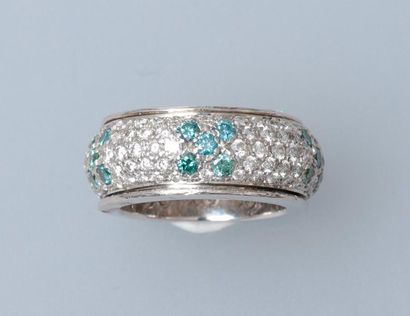 null VAN ESSER. Bague anneau en or gris, 750 MM, centre mobile recouvert de diamants...
