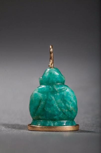 null Pendentif en jade ciselé d'un buddha. Chine. Ht 3 cm.