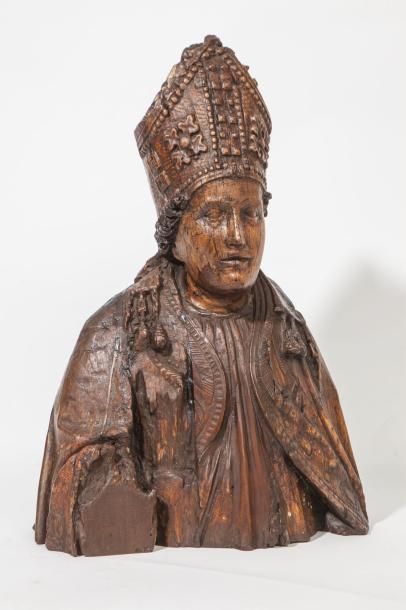 null Buste d’évêque en bois naturel. Fin XVème siècle. H : 51cm