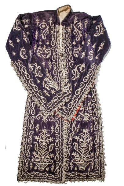 null Robe de mariée Ottomane en velour violet rebrodé de fils d'argent - XIXeme siècle....