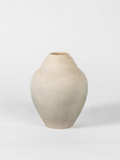 null Vase en porcelaine de Sèvres à glacure vermicelle 