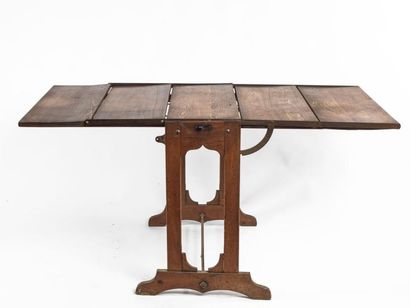 null Etagère - Table de 1897, Toronto, Canada. Manque un croisillon pour stabiliser...