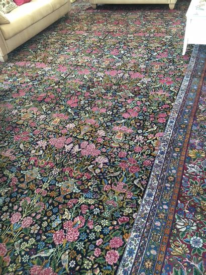 null Rare et Important, tapis  Kirman ( Iran ) Vers 1920.  Décor mille fleurs sur...