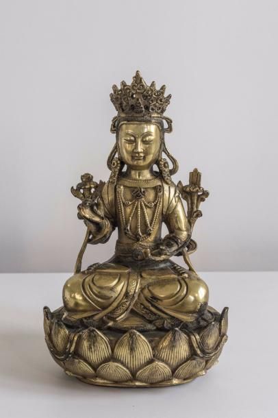 null Kwan Yin ou le Boddhisattva Avalokitésvara, Buddha de la compassion, assis en...