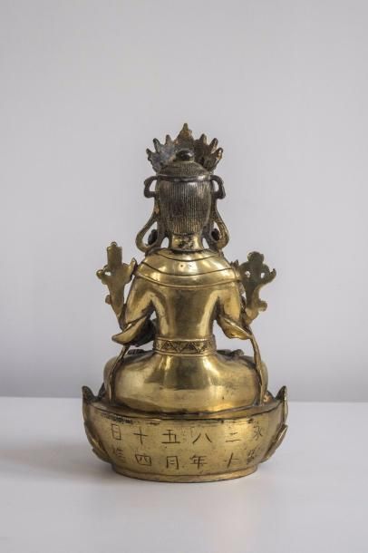 null Kwan Yin ou le Boddhisattva Avalokitésvara, Buddha de la compassion, assis en...