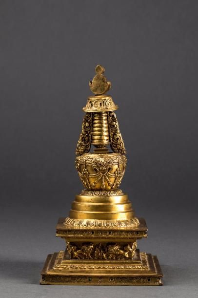 null Stupa, reliquaire en forme de sanctuaire bouddhique incorporant une miniature...