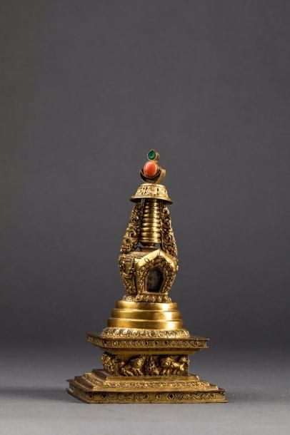 null Stupa, reliquaire en forme de sanctuaire bouddhique incorporant une miniature...