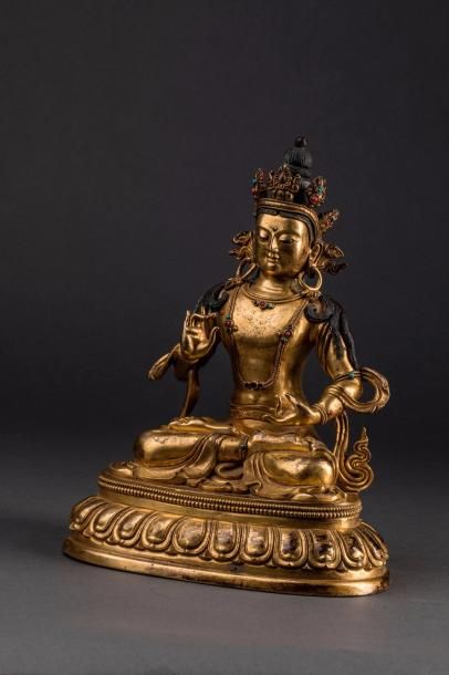 null Bouddha Maitreya assis en dhyasana sur une base lotiforme , vêtu d'une robe...