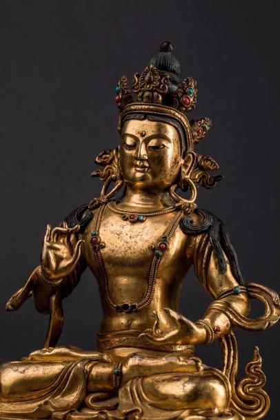 null Bouddha Maitreya assis en dhyasana sur une base lotiforme , vêtu d'une robe...