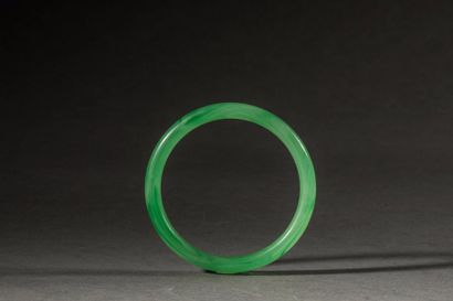 null Bracelet jonc en pate de verre soufflé translucide. Chine. Diam 8cm.