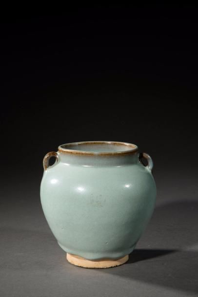 null Petite jarre Guan Junyao en porcelaine à épaisse glaçure monochrome turquoise...