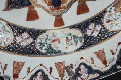 null Important plat armorié "Nicolas Van Bambeeck" en porcelaine Imari décoré en...