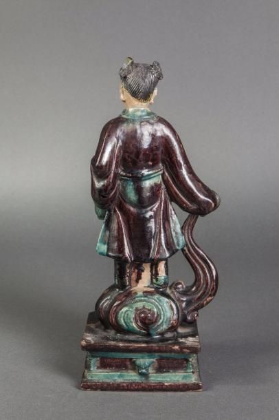 null He Xiangu, déesse immortelle, représentée debout tenant un panier et une écharpe...
