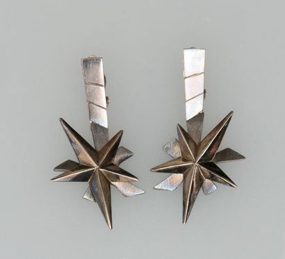 null Thierry MUGLER. Clips d'oreilles " Etoile des neiges " , en GUN métal, longueur...