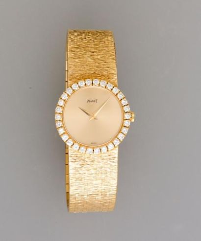 null PIAGET, Bracelet montre de dame en or jaune, 750 MM, lunette 24 mm, ourlée de...