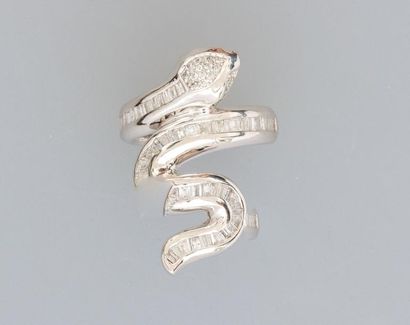 null Bague "Serpent" en or gris, 750 MM, souligné de diamants taille baguette et...