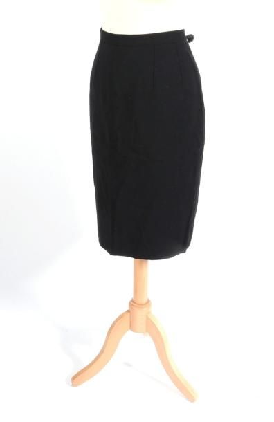 null GUY LAROCHE - une jupe noire et un pantalon en crèpe noire - taille 40/42