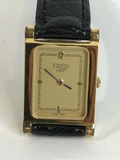 null FRED - Montre plaquée or - modèle "1936" (date de création de la marque) - Pile...