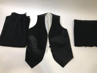 null Ensemble : EMPORIO ARMANI - Pantalon de tailleur noir + SONIA RYKIEL jupe noir...