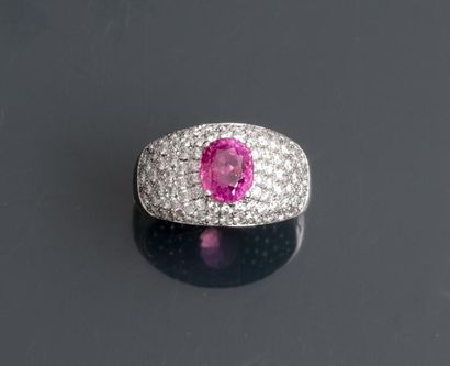 null Bague anneau en or gris, 750 MM, ornée d'un saphir rose translucide pesant 2,03...