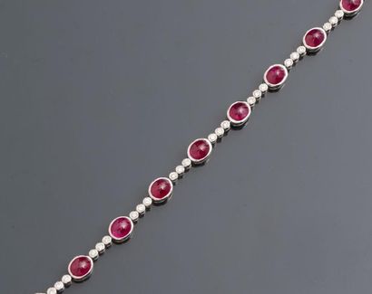 null Bracelet en or gris, 750 MM, souligné de rubis cabochons, longueur : 18 cm,...