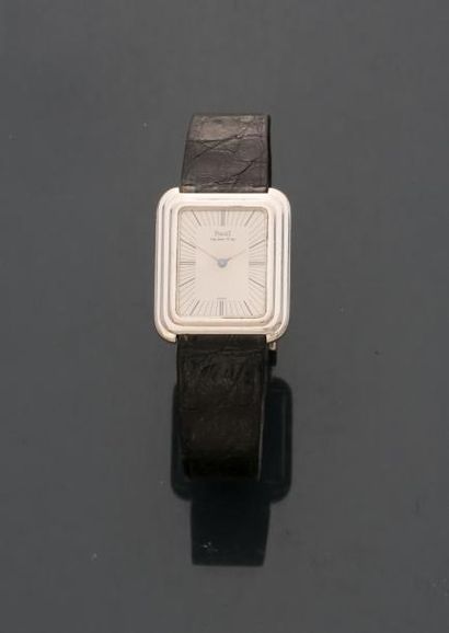 null PIAGET, Bracelet montre en or gris, 750 MM, lunette rectangulaire, 2 / 2,2,5...