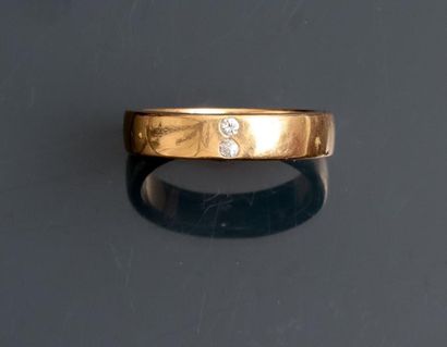 null Bague anneau en or jaune, 750 MM, ponctuée de deux diamants, taille : 63, poids...