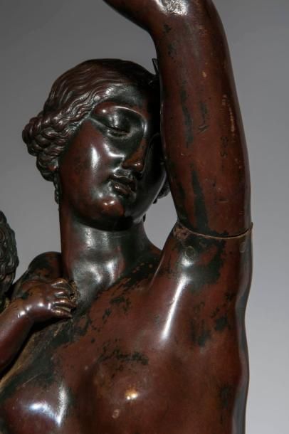 null Vénus et l'Amour, Bronze à patine brun rouge - Fin XIXème siècle Haut. : 75...