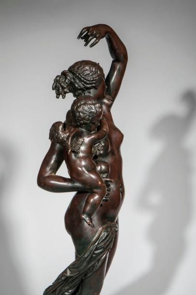 null Vénus et l'Amour, Bronze à patine brun rouge - Fin XIXème siècle Haut. : 75...