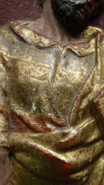 null Haut relief sculpté en bois doré provenant d’un retable représentant saint Pierre...