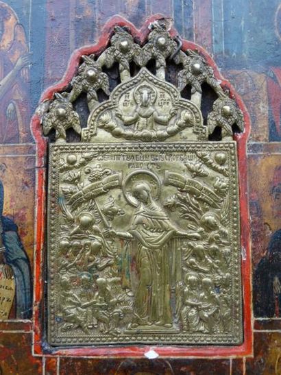 null Icône composée en son centre d’une plaque en bronze représentant Notre Dame...