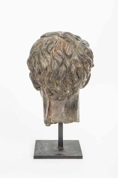 null Tête d'Hercule en bronze à patine noire - Style antiquisant - Haut. : 32 cm...