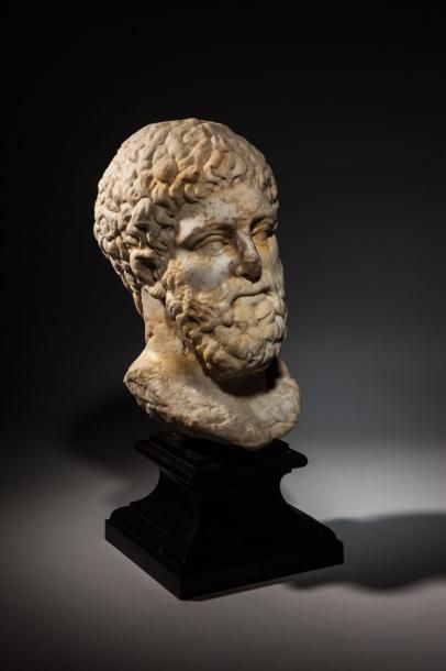null Tête d'homme barbu probablement d'Hercule. Marbre - Epoque romaine - 1ers siècles...