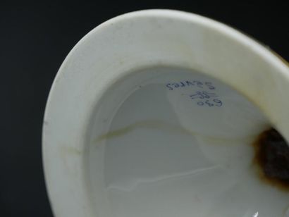 null Vase en porcelaine Jaune, Sèvres, Fin XIXe - Début XXe siècle