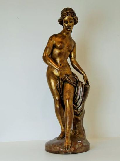 null Sculpture sur bois représentant Vénus en bois sculpté doré - XXème - Eclat à...