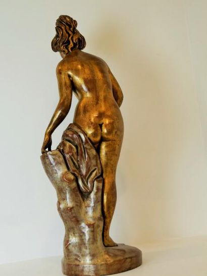 null Sculpture sur bois représentant Vénus en bois sculpté doré - XXème - Eclat à...