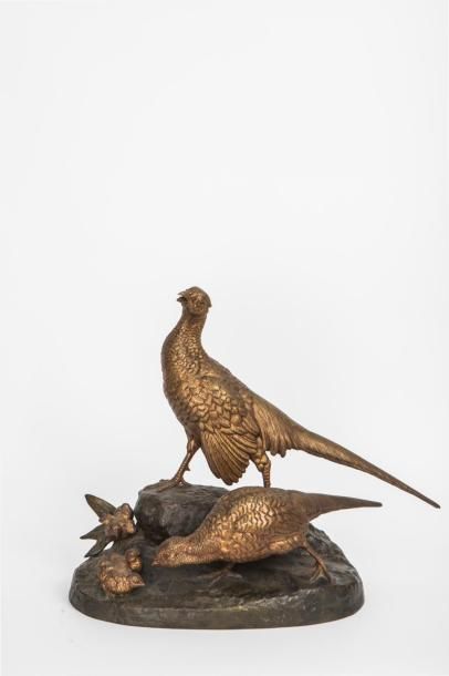 null MASSON Jules-Edmond (1871-1932) - Deux faisans et leur couvées - Bronze doré...