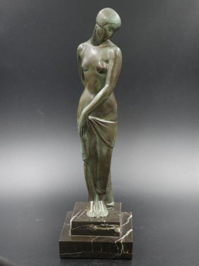 null Pierre LE FAGUAYS dit FAYRAL (1892-1962) - Jeune femme se couvrant - Bronze...