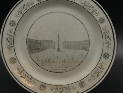 null Neuf assiettes en faience fine de CREIL à décor des monuments de Paris de 1808...