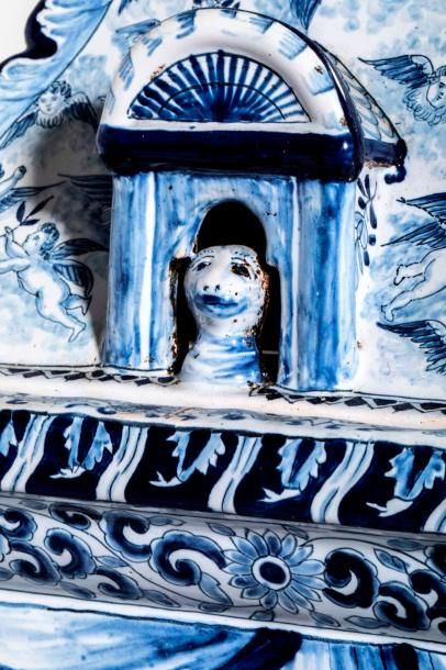 null Dans le gout de DELFT - Fontaine de table en faience décoré en camaieu bleu...