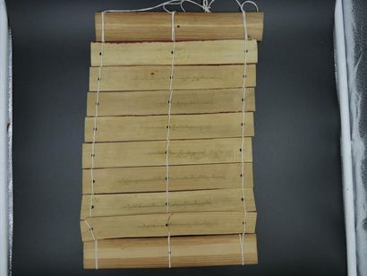 null IKEBANA en bambou replié racontant l'histoire de RAMAYUNA - 37,5x25cm 